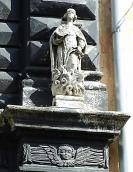 Скульптура невідомого мені святого на…