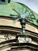 Хрест на фронтоні головної нави