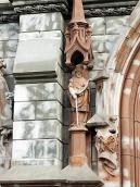 Ліва скульптура