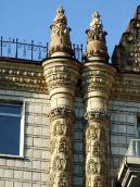 Рельєфні півколони