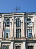 Центральна частина головного фасаду