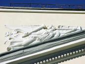 Рельєфна алегорична фігура