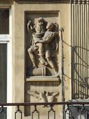 Права ніша з рельєфом