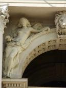 Ліва постать