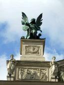 Лівий постамент зі скульптурою…