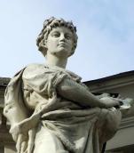 Півпостать дівчини