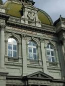 Центральна частина головного фасаду