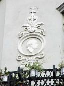 Барельєф на 3-у поверсі (Ю.Словацький ?)