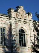 Фрагмент фасаду з фронтоном