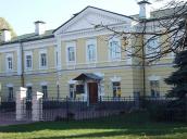 Центральна частина головного фасаду