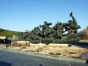 Скульптурна група “Форсування Дніпра”