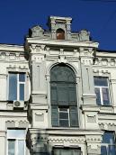 Вікно 4-го поверху і фронтон