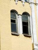 Вікно-біфорій 4-го поверху