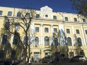 2008 р. Центральна частина фасаду по…