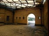 Північна стіна двора