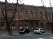 2009 р. Центральна частина фасаду по…