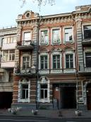 2009 р. Ліва частина головного фасаду