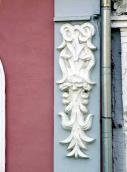 2009 р. Рельєфна деталь торцевого фасаду