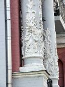 2009 р. Рельєфні бази колон