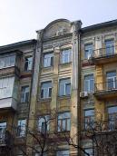 Центральна частина головного фасаду