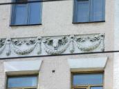 Букраній між 5 і 6 поверхами