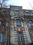 Центральна частина головного фасаду