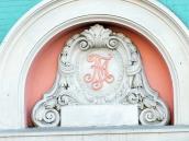 Тимпан з монограмою