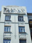 Еркер з фронтоном