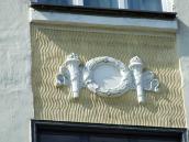 Рельєфна вставка між 3 і 4 поверхами