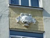 Рельєфна вставка між 4 і 5 поверхами