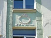 Рельєфна вставка між 5 і 6 поверхами