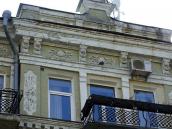 Фрагмент 4-го поверху і фронтон