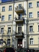 Центральна частина головного фасаду