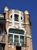 Фрагмент 4-го поверху і фронтон