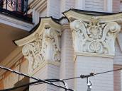 Корінфські капітелі пілястр