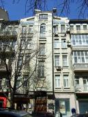 2009 р. Центральна частина фасаду по…