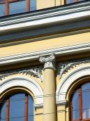 Міжвіконна колона й антаблемент