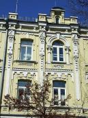 Центральна частина головного фасаду