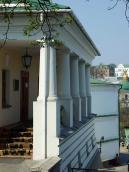 Портик східного фасаду