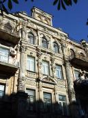 Центральна частина головного фасаду