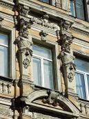 Атланти на 4 поверсі