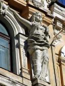 Права каріатіда на 5 поверхі