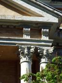 Капітелі колон