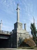 2009 р. Колона на лівому березі