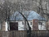 2011 р. Комора і стела. Вигляд зі сходу