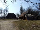 2011 р. Клуня, повітка і льох. Вигляд…