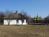 2011 р. Загальний вигляд школи і церкви