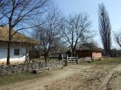 Брама і повітка