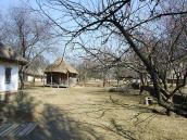 2011 р. Двір з коморою і гончарною піччю