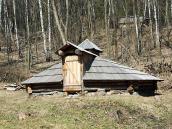 2011 р. Загальний вигляд на тлі колиби…